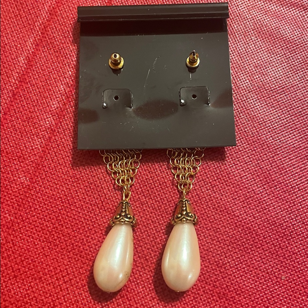 Chic Gold Mesh Earrings - Picture 2 of 2